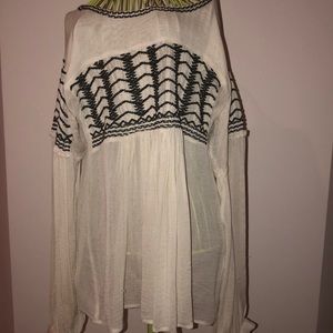 Long sleeve scoop neck shirt!